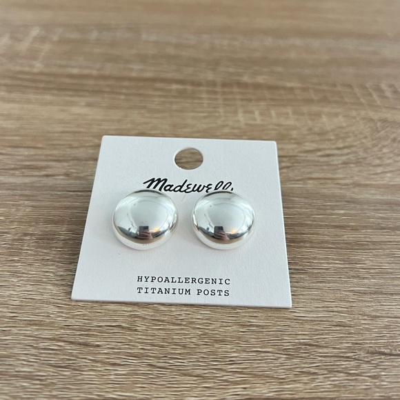 NWT Madewell Button Stud Earrings in Light Silver Ox - Picture 3 of 5